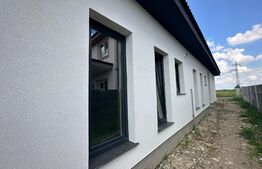 Duplex 3 camere, 79 mp utili, 286 mp teren,  Ghiroda