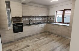 Casa cuplata, 152 mp utili, 358 mp teren, intrare Sacalaz