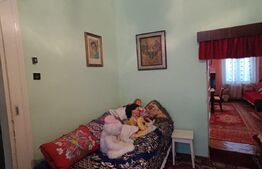 Casa curte comuna, 100 mp utili, zona semicentrala