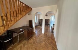 Apartament la vila, 4 camere, 2 bai, curte comuna, zona Olimpia Stadion