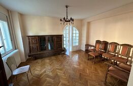 Apartament la vila, 4 camere, 2 bai, curte comuna, zona Olimpia Stadion