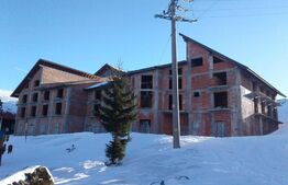 Pensiune la rosu, 2500 mp utili, teren 1.000 mp, Muntele Mic!