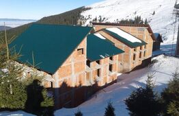 Pensiune la rosu, 2500 mp utili, teren 1.000 mp, Muntele Mic!