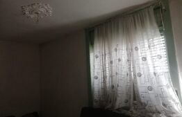 Casa 3 camere si anexe , 240mp,  front stradal 8m, curte comuna 