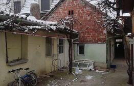 Casa 3 camere si anexe , 240mp,  front stradal 8m, curte comuna 