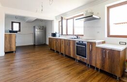 Casa 7 camere , Su = 615mp, St = 1470 mp, Dumbravita