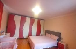 Casa de vanzare, 8 camere, 264 mp, Mehala