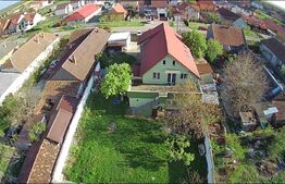 De vânzare casa, 8 camere, 300 mp, teren 1940 mp Sacalaz