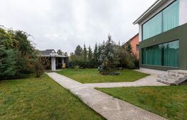 Vila, 8 camere, 790 mp utili, zona Lunei
