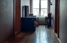 Casa mare, solida, cu teren mult de vanzare in Biled!