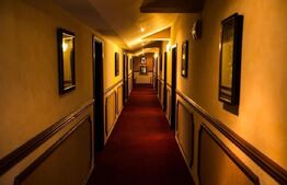 20 de Ani de Ospitalitate: Hotel de 4 Stele cu Tradiție și Eleganță