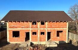 Casa noua 3 camere, 97 mp, 300 teren, Sinandrei