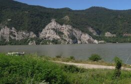 Teren+Casa, Divici, 1300 mp, Caras-Severin