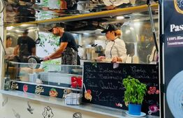 Afacere la cheie, Food-Truck cu paste in roata de parmezan