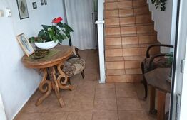 Casa 6 camere, 2 camere SAD la strada principala, potrivit Cabinet Veterinar