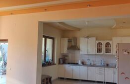 Casă individuală suprafață  de 293 mp și teren de 466 mp în Bucovina