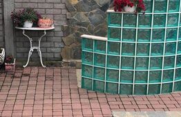 Vilă deosebită cu piscină şi grădină superbă, suprafaţă utilă 210 mp şi teren 908 mp în Braytim