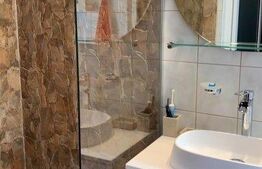 Vilă deosebită cu piscină şi grădină superbă, suprafaţă utilă 210 mp şi teren 908 mp în Braytim