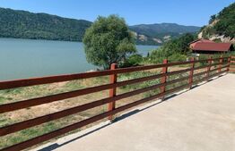 Oportunitate! Casa de vacanta, 5 camere, 160mp, la malul Dunarii