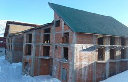 Pensiune la rosu, 2500 mp utili, teren 1.000 mp, Muntele Mic!