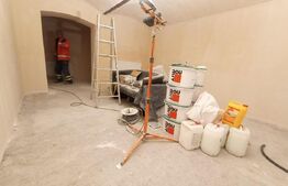 Spatiu comercial, 157mp, cochet, la demisol inalt, cladire istorica, renovat, zona Centrala