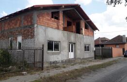 Casa 4 camere, 560 mp, Vinga