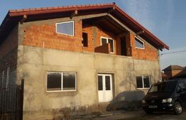 Casa 4 camere, 560 mp, Vinga