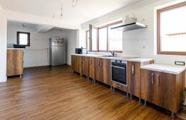 Casa 7 camere , Su = 615mp, St = 1470 mp, Dumbravita