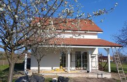 Casa individuala, 90 mp utili, 900mp teren, Giarmata!