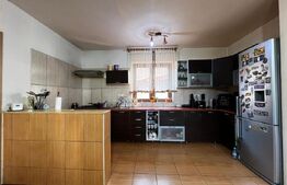 Casa de vanzare cu garaj si anexa,  zona Mehala