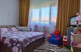 Apartament 2 camere, transformat in 3, amenajat, zone cafe, Soarelui