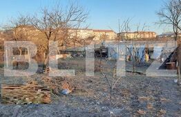 Doua case de vanzare pe un teren mare in Timisoara!