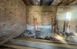 Casa la Rosu la curte comuna de vanzare in zona Ronat