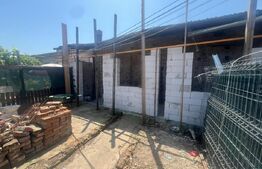 Casa la Rosu la curte comuna de vanzare in zona Ronat