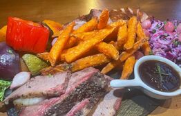 Restaurant Smoking Bbq&Bar, concept unic, clientela formata, vad la bulevard!