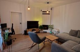 Casa la curte comuna, zona Sinaia