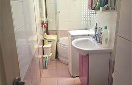 Apartament cu 4 camere, etaj intermediar, semidecomandat, zona Dacia