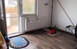 Apartament cu 3 camere, decomandat, zona Lunei