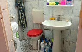 Apartament cu 3 camere, decomandat, zona Lunei