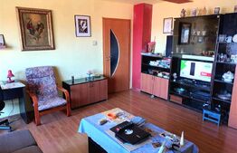 Apartament cu 3 camere, decomandat, zona Lunei