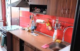 Apartament cu 3 camere, decomandat, zona Lunei