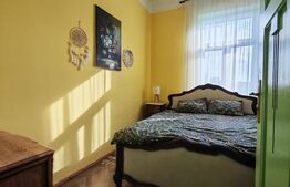 Cladire istorica, apartament 2 dormitoare, decomandat, zona Sinaia
