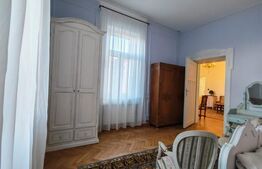 Cladire istorica, apartament 2 dormitoare, decomandat, zona Sinaia
