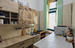 Cladire istorica, apartament 2 dormitoare, decomandat, zona Sinaia