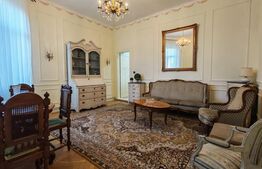 Cladire istorica, apartament 2 dormitoare, decomandat, zona Sinaia