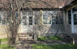 Casa pitoreasca, 4 camere, 180 mp, zona Beregsau Mare 