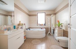 Casa individuala de lux cu piscina, in Dumbravita, 5 camere.