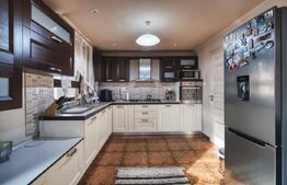 Casa de vanzare cu 5 camere, 190 mp, zona Sannicolau Mare