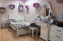  Apartament de vanzare, cu 3 camere, 55 mp, zona Lipovei