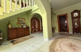 Casa individuala cu 10 camere si piscina, in Zona Dambovita COMISION 0